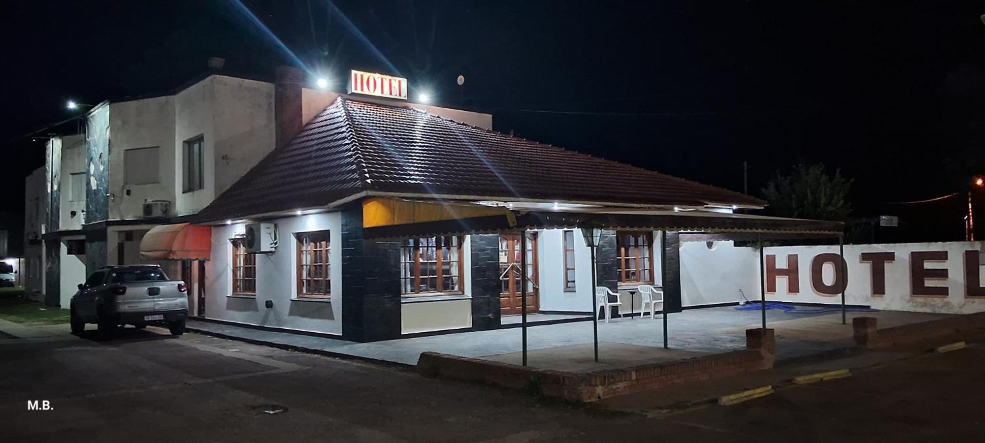 Hotel Y Restaurant Don Quijote Macachin  ภายนอก รูปภาพ