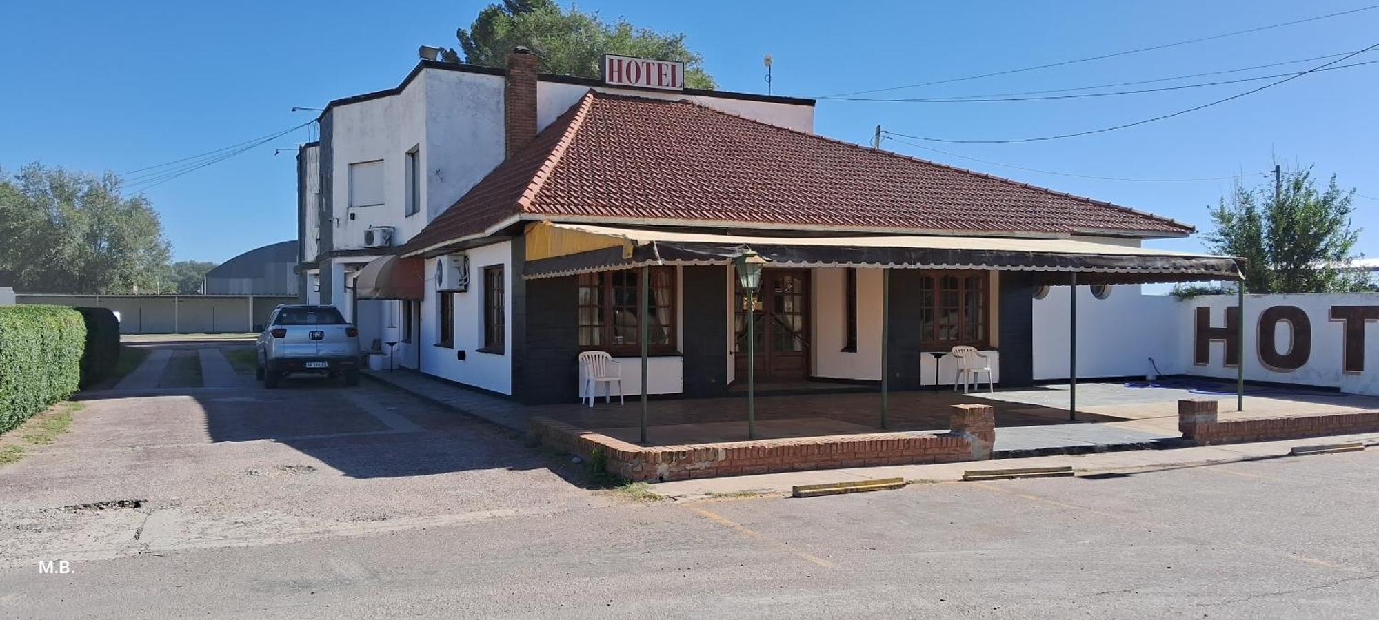 Hotel Y Restaurant Don Quijote Macachin  ภายนอก รูปภาพ